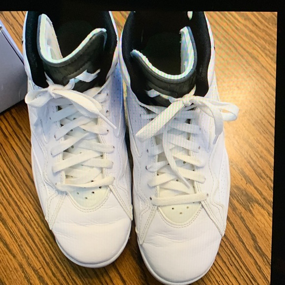 Air Jordan Sneakers, size 8.5. BOX IS NOT INCLUDED. - Picture 4 of 16